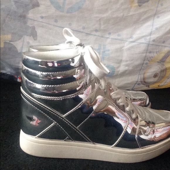 Metallic Shoes - Picture 2 of 3
